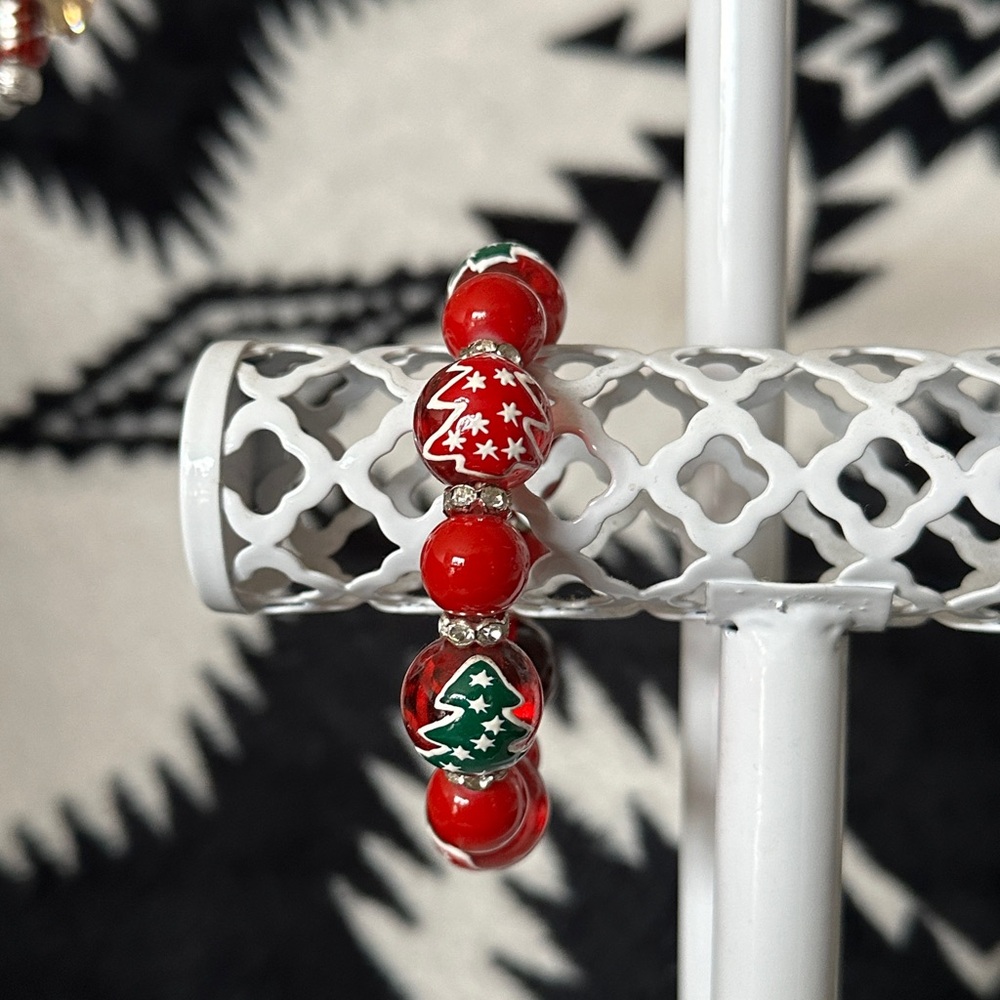 Red & Green Christmas Tree Festive Stretch Bead Bracelet